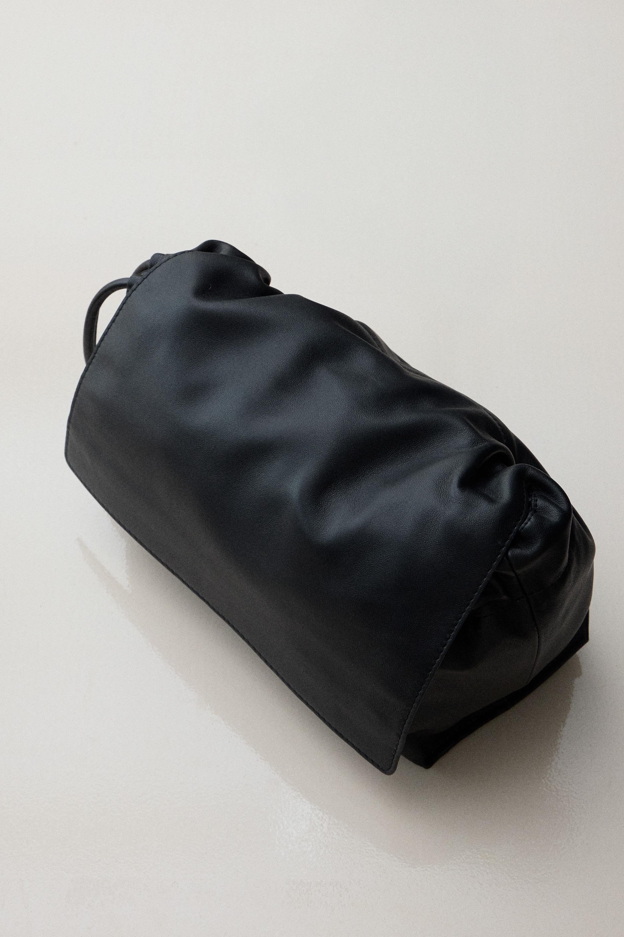 TROUSSE DE TOILETTE POCHETTE CUIR